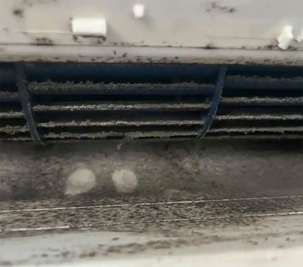 南川空调吹的风有股烧焦味是怎么回事